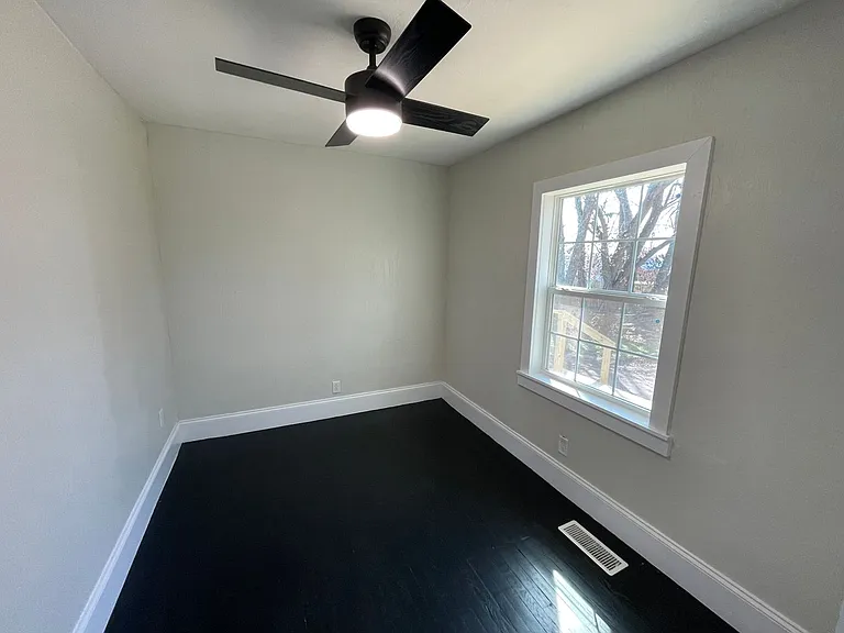 428 W Broadmoor St — Photo 17