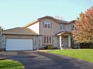 350 Long Lake Ct, Saint Paul, MN 55126