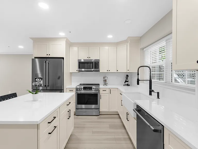5061 Avalon Dr — Photo 4