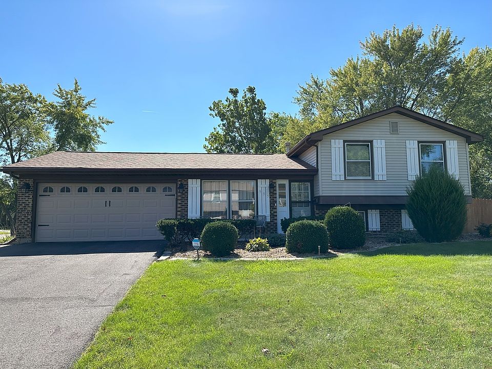 1st image of 995 Millbrook Dr