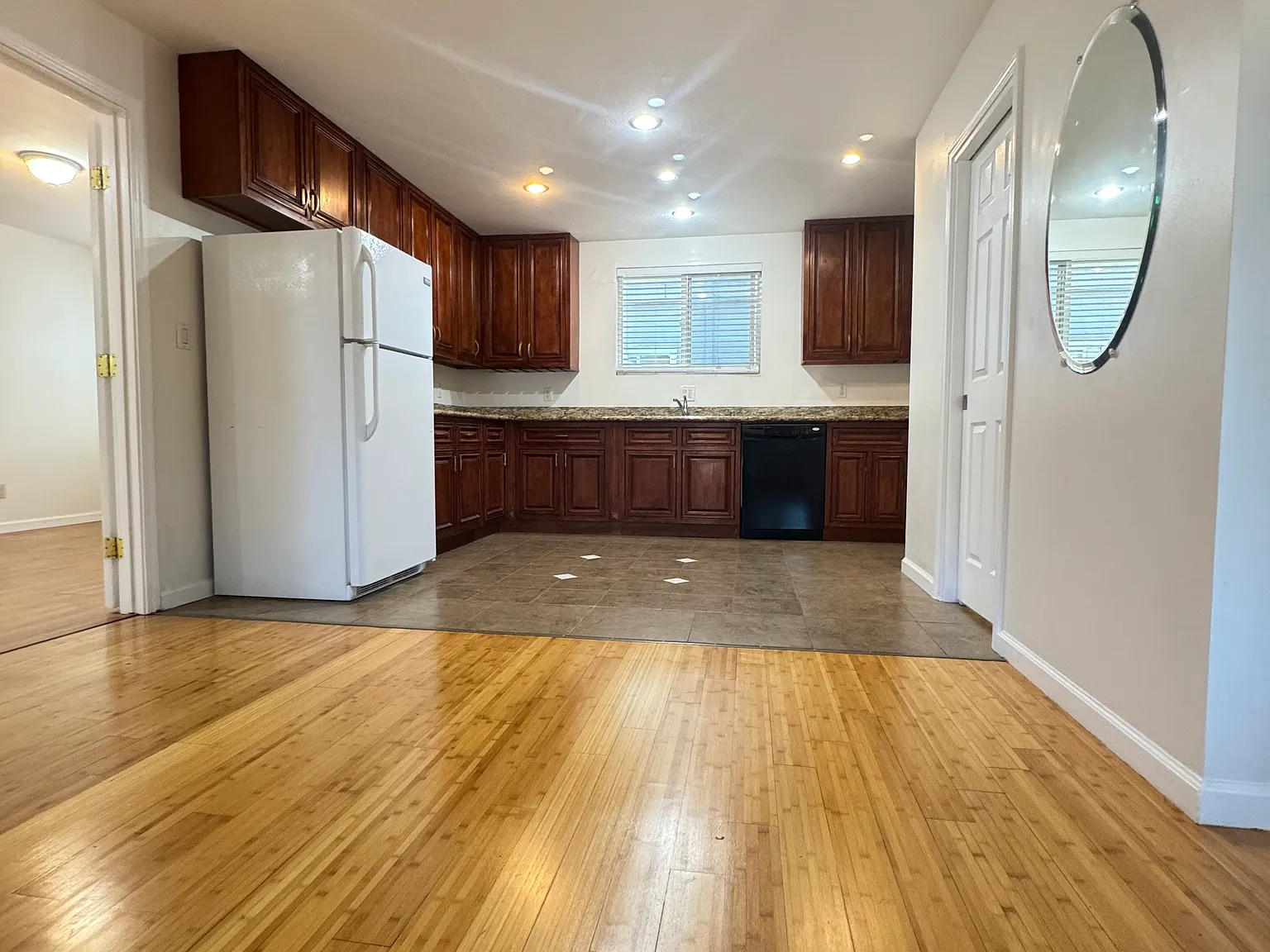 3 bed, 1232 sqft, $3,900 — Photo 2