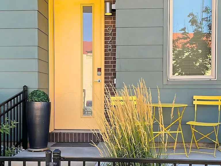 928 Navajo St — Photo 1