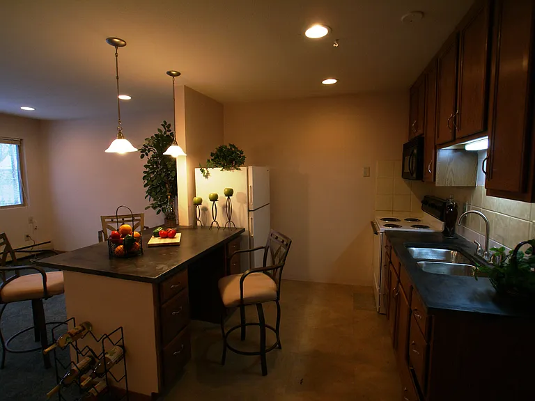 Phillip Park Apartments — Photo 10