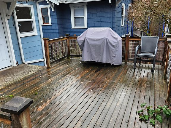 Back deck great for entertaining.