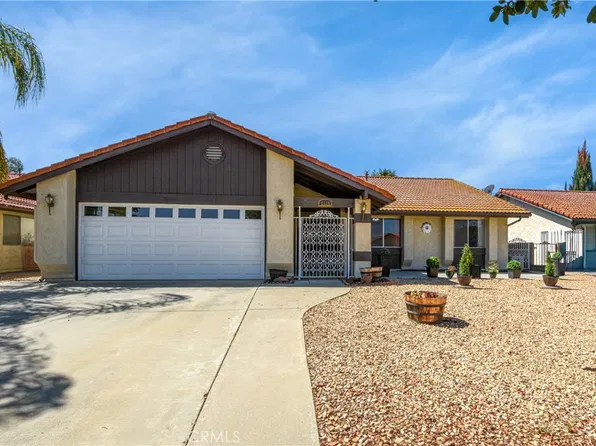 2115 Flame Tree Way, Hemet, CA 92545