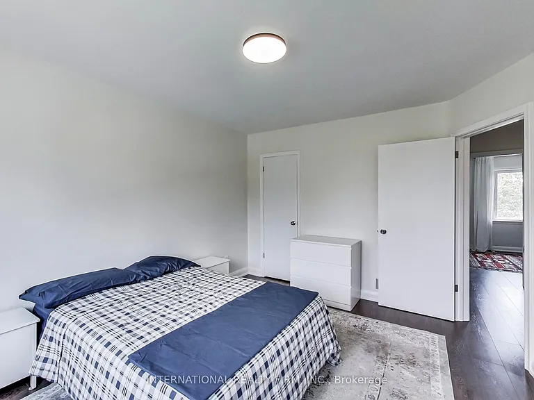 1097 Glengrove Ave — Photo 15