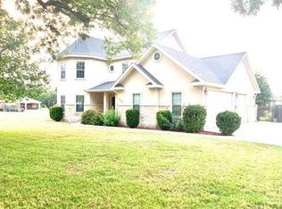 108 Greenbriar Ln, Uvalde, TX 78801