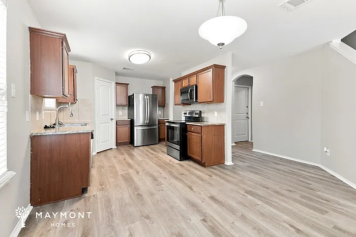 1207 Savannah Ridge Dr — Photo 7