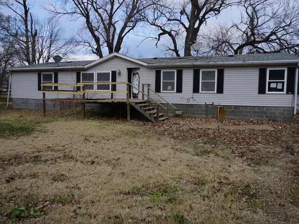 1845 Crawford Dr, Perry, KS 66073