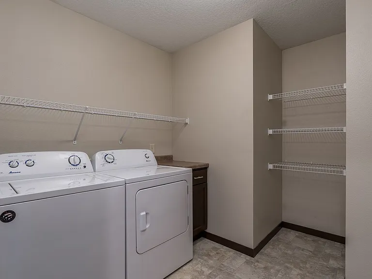 Lakeside Apartments — Photo 7