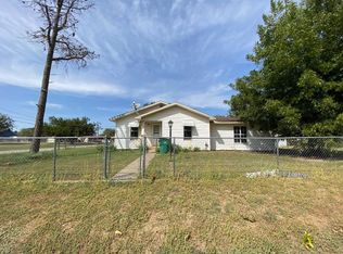 1000 E Crafton St, Henrietta, TX 76365