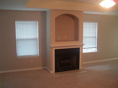 4th image of 704 W Garland St