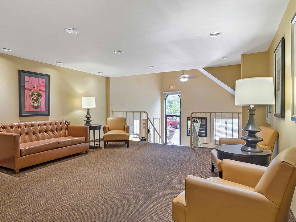 Lobby and Guest Check-in