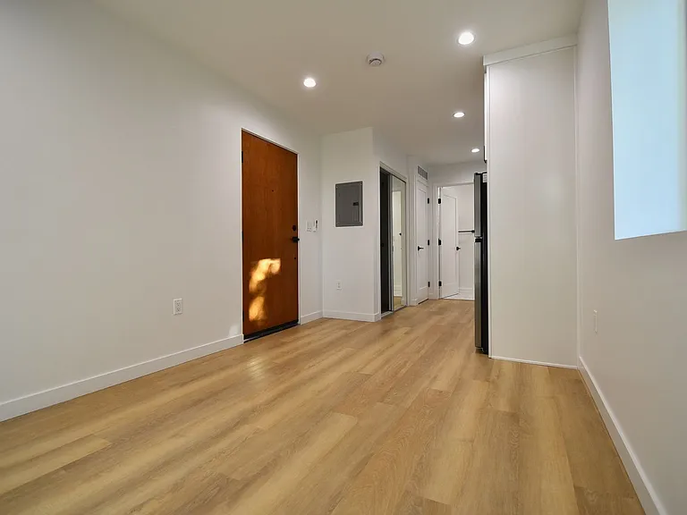 3960 Carpenter Ave — Photo 3