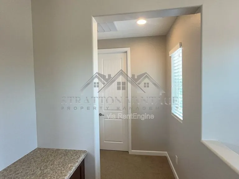 945 W Yellowstone Way — Photo 14