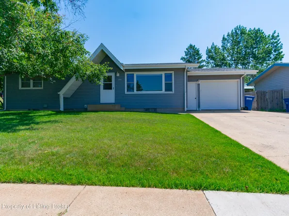 1210 4th Ave E, Dickinson, ND 58601