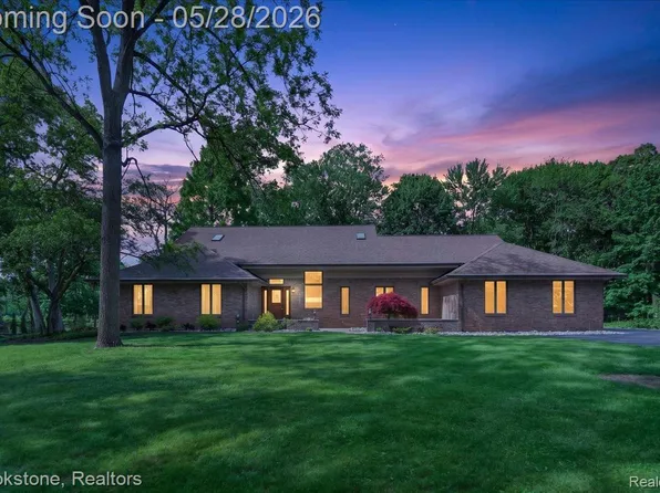 2610 Vanel Ct, West Bloomfield, MI 48324