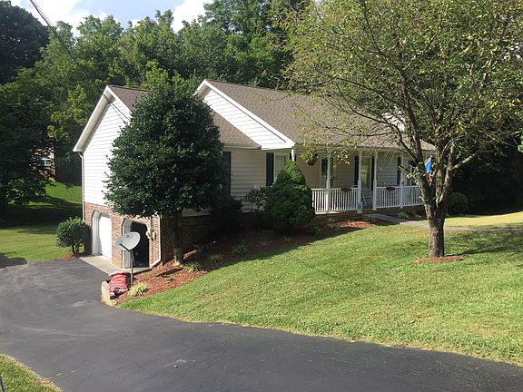 3rd image of 139 Glen Oaks Dr