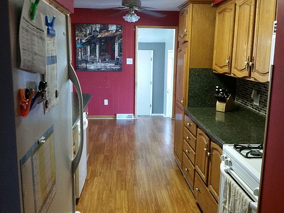 4th image of 733 W College Ave