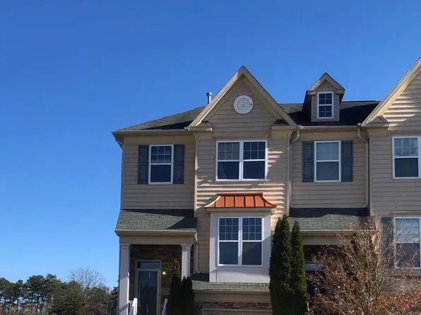 61 Tailor Ln, Sicklerville, NJ 08081