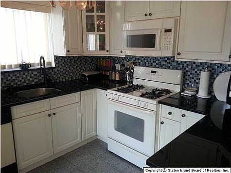 5th image of 124 Vassar St