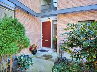 160 Fairfield Woods Rd APT 16, Fairfield, CT 06825