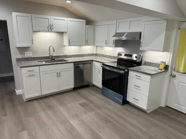56 Henry Ave #3, Dracut, MA 01826