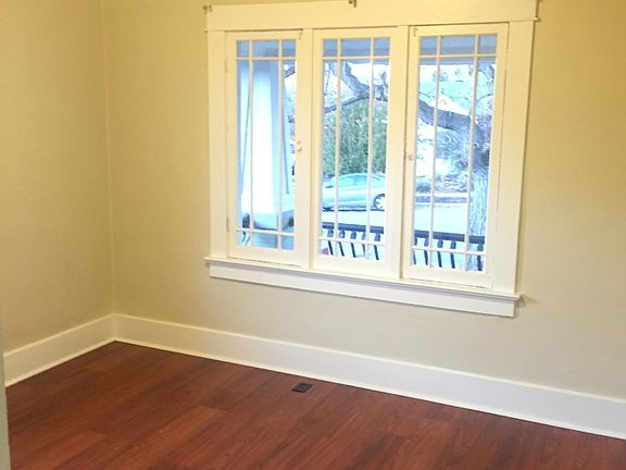 4th image of 1272 E Logan Ave