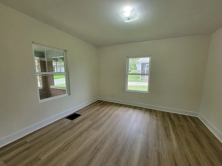 2429 S Broadview Dr — Photo 17