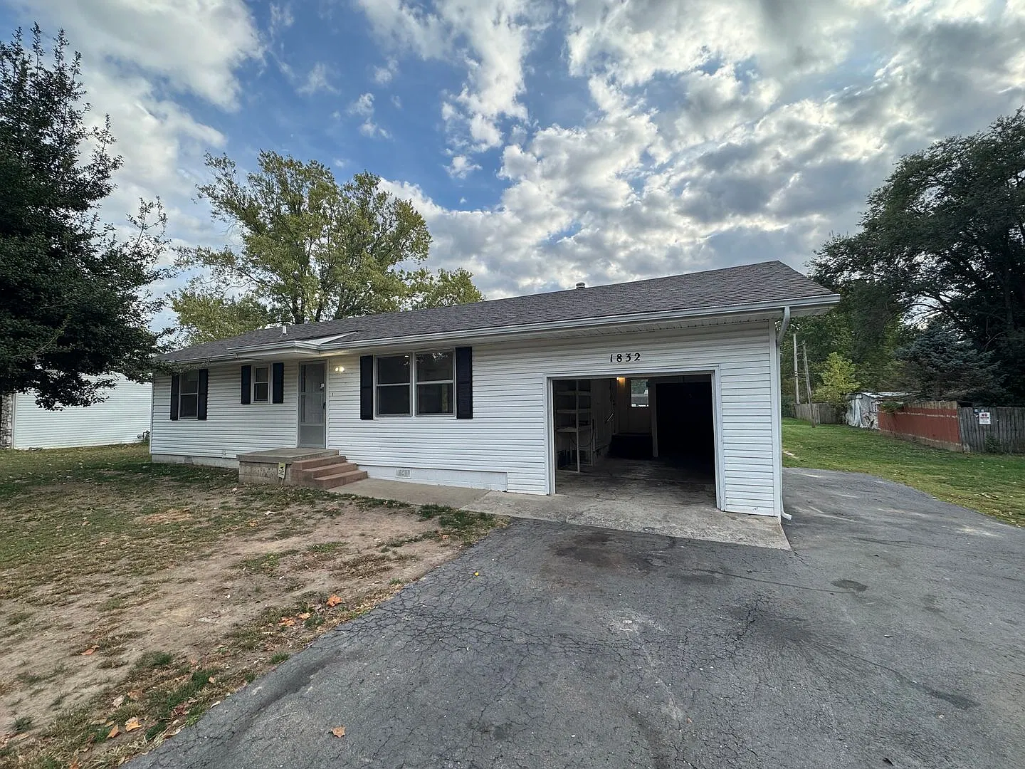 Leasing — Photo 2