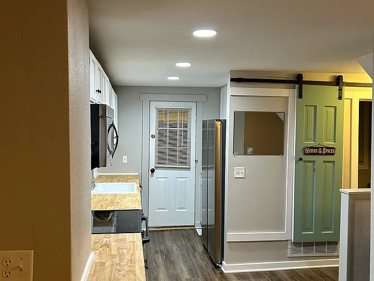 2042 Silver St — Photo 15