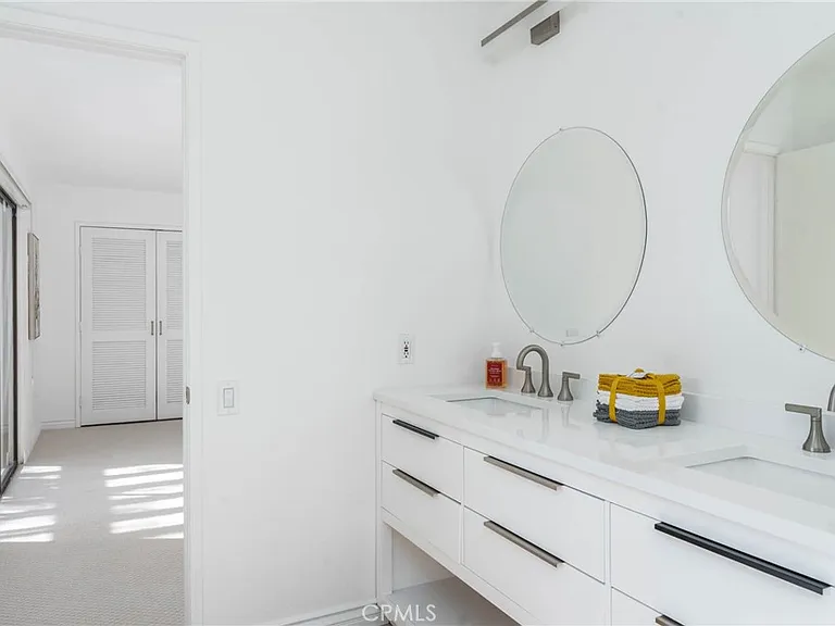 1123 E El Cid — Photo 27