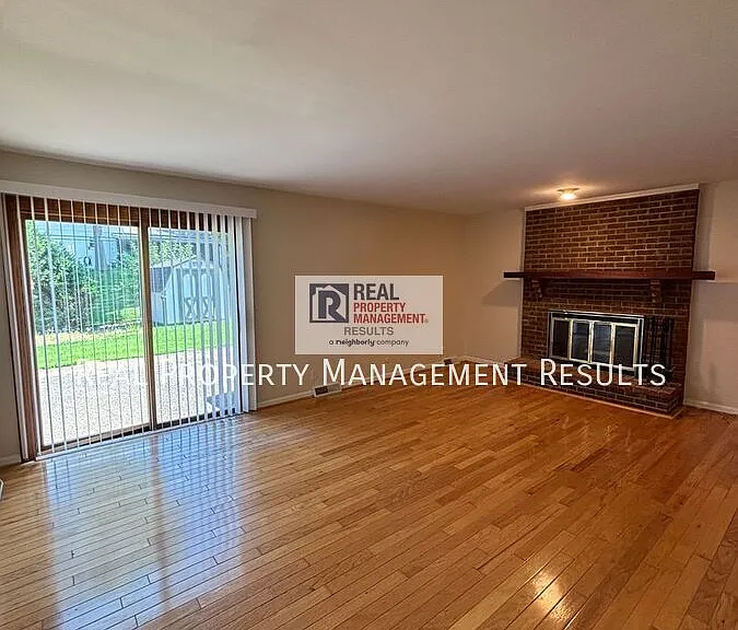 7577 Nottingham Dr — Photo 2