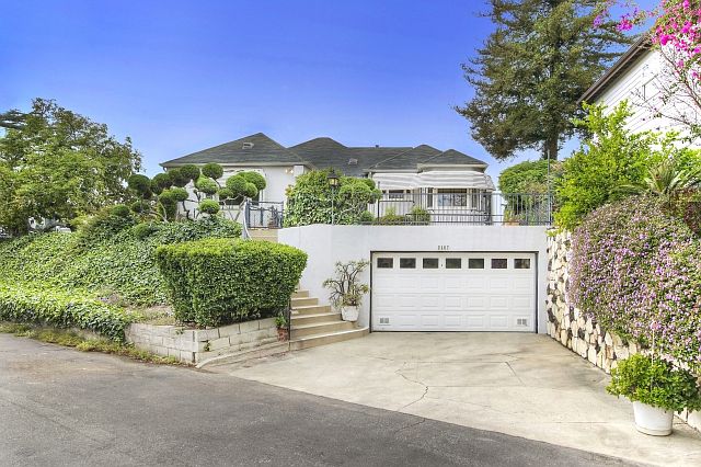 1st image of 2107 Park Dr