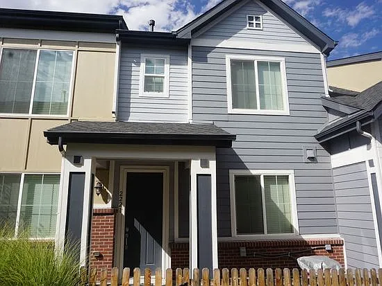 2221 Ulster St — Photo 1