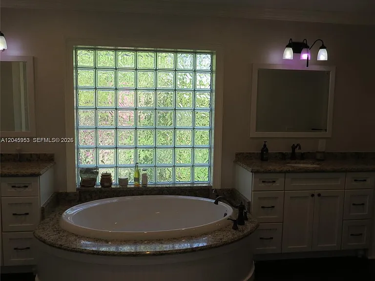 542 N Cypress Dr — Photo 19