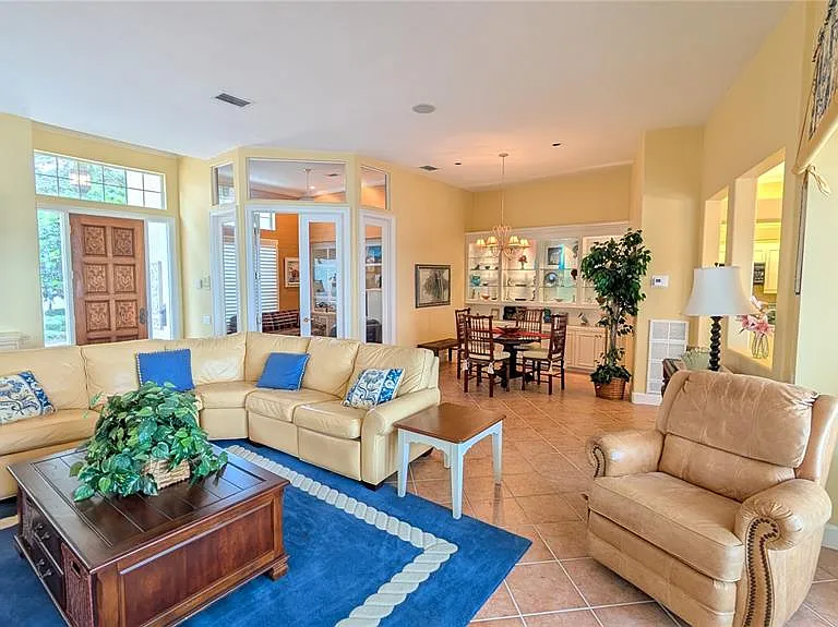 4709 Dolphin Cay Ln S — Photo 4