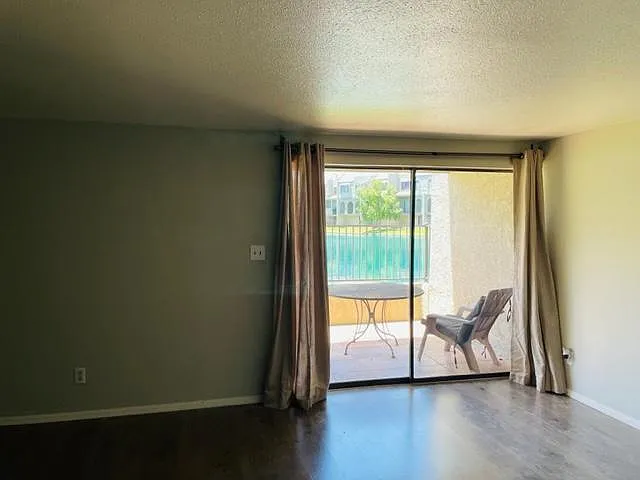 2524 El Paradiso — Photo 8