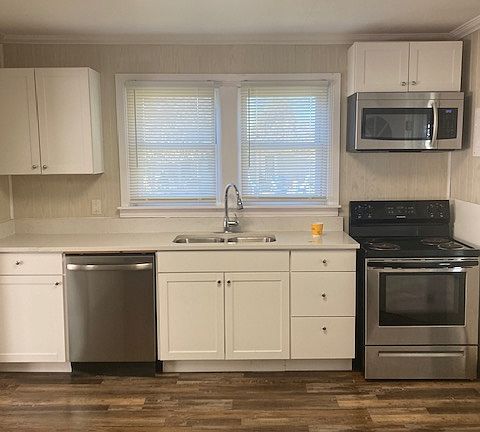 5th image of 208 W Colonial St