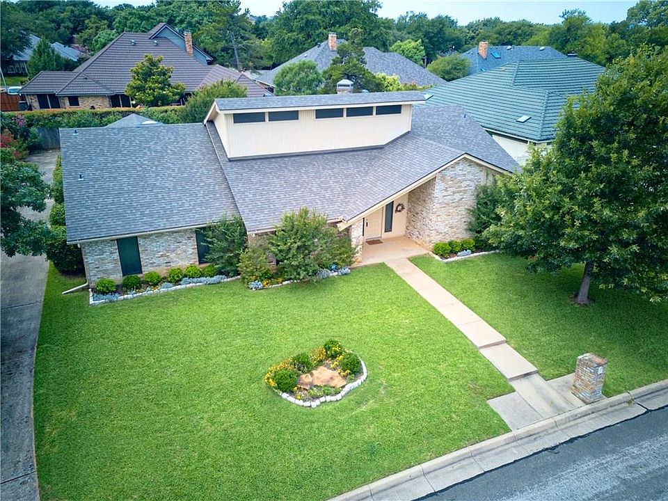 1st image of 2716 Shadow Wood Dr