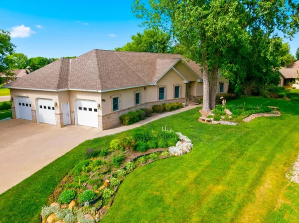 1146 Pleasure Dr W, Litchfield, MN 55355