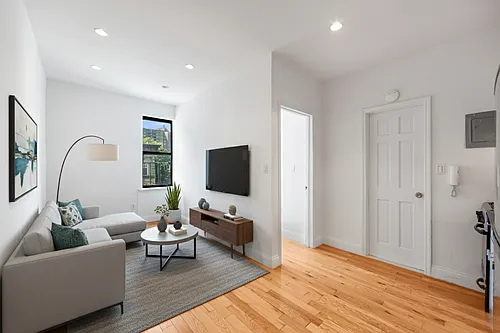 18 Avenue A Photo 1