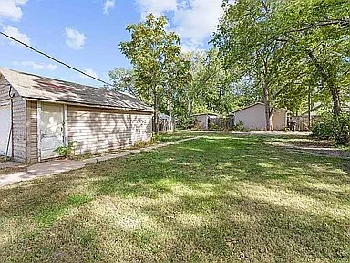 805 Sheridan St — Photo 3