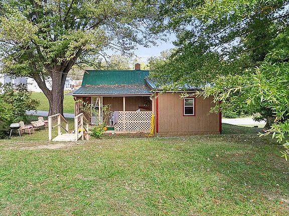 5th image of 905 Noblin St