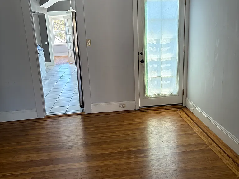 35 Majestic Ave — Photo 3