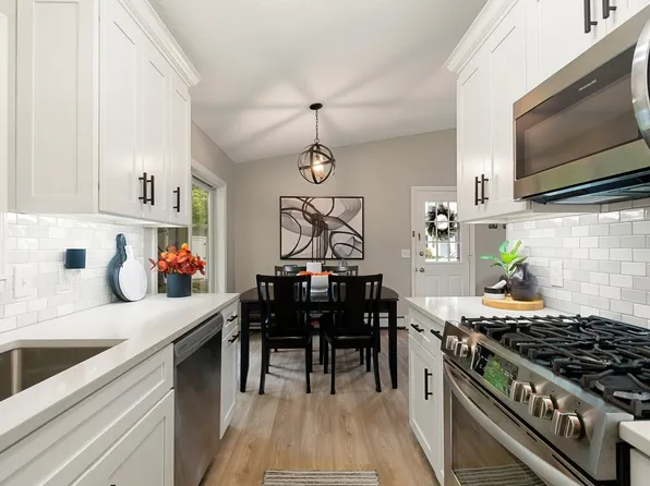 129 Lori Lane, Burlington, VT 05408