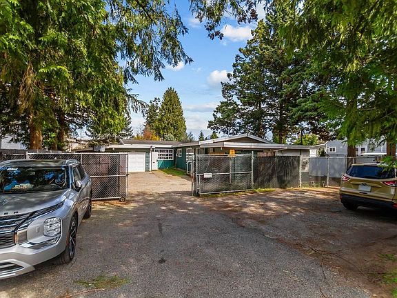 2nd image of 22041 Dewdney Trunk Rd