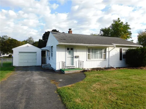 976 Denise Rd, Rochester, NY 14616