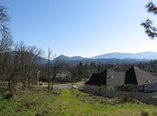 224 NW Canyon View Dr, Grants Pass, OR 97526