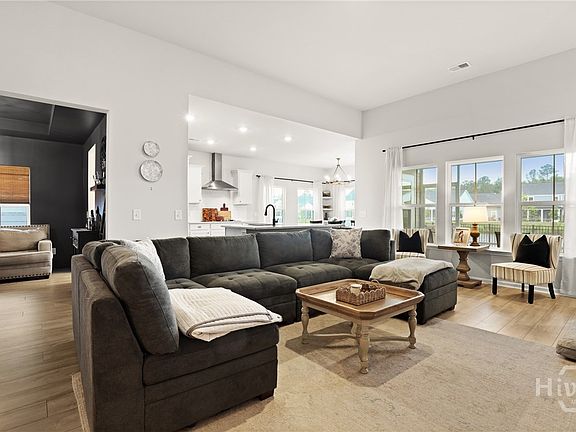 5th image of 137 Binscombe Lane